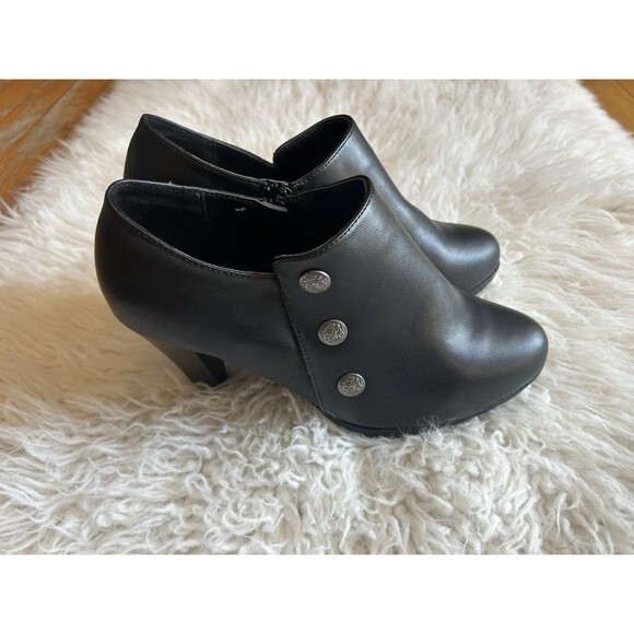 White Mountain Size 9 Black Faux Leather Block Heel Ankle Booties Crest Button - Picture 4 of 12